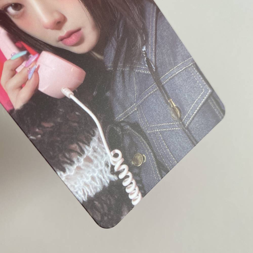 ITZY 1ST ALBUM 'CRAZY IN LOVE' ALBUM PHOTOCARD - YUNA (V5)